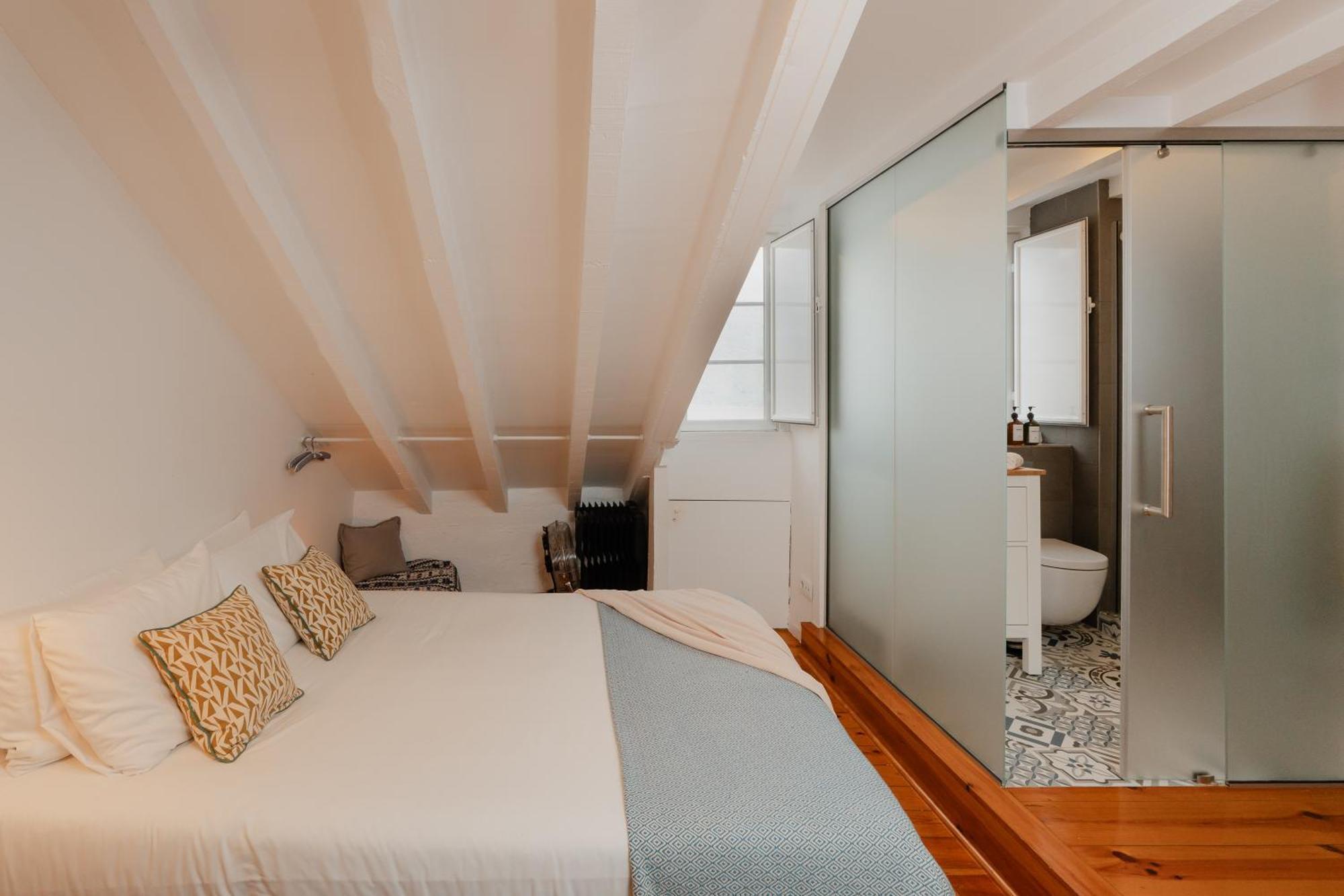 Апартаменты Stylish Getaway In A Mezzanine Flat By The Castle Лиссабон Экстерьер фото